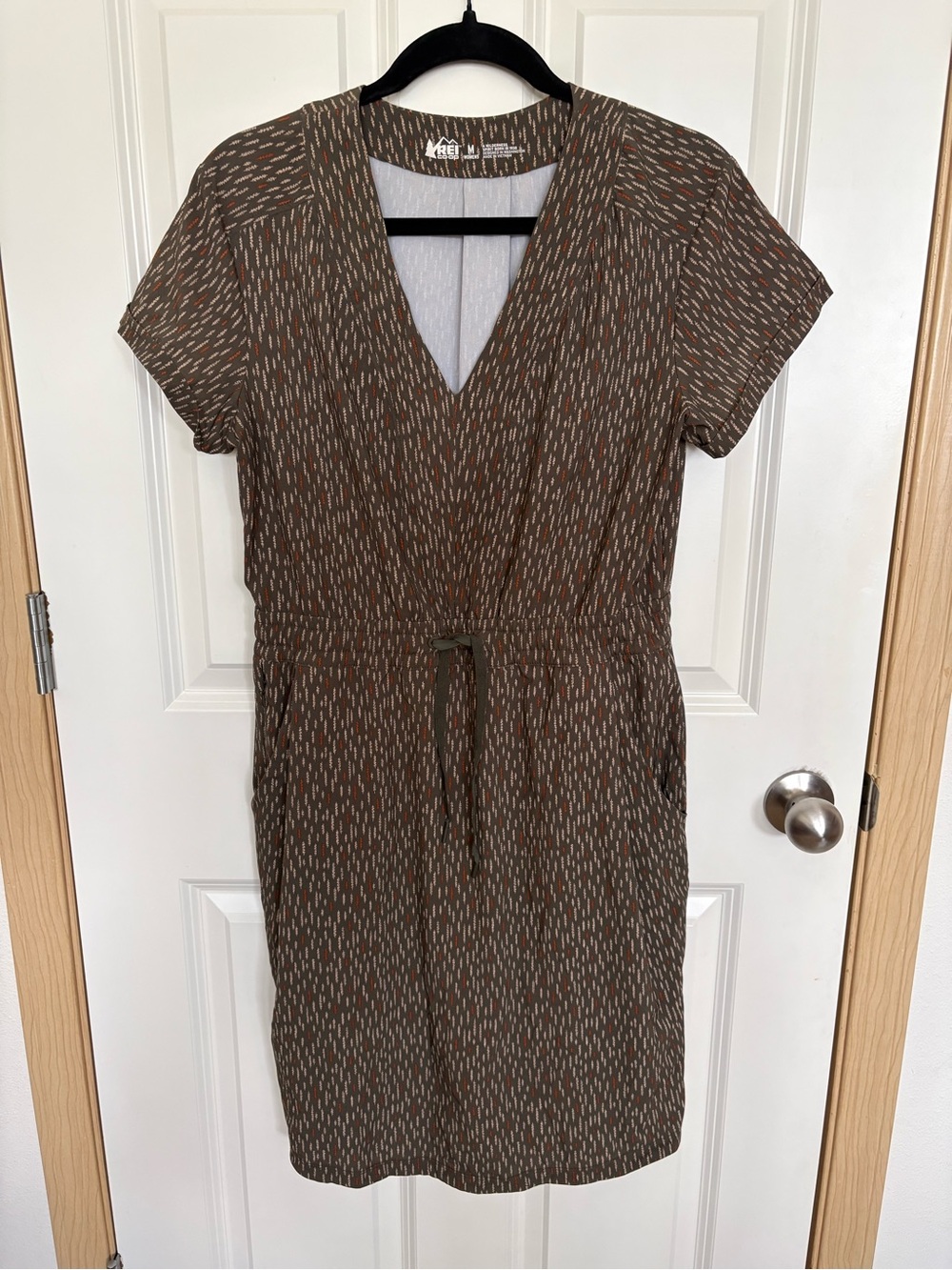 REI Olive Brown Short-Sleeve V-Neck Drawstring Midi Dress